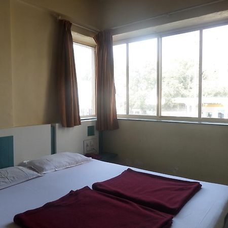 Hotel Sai Ratna Nashik Exteriör bild