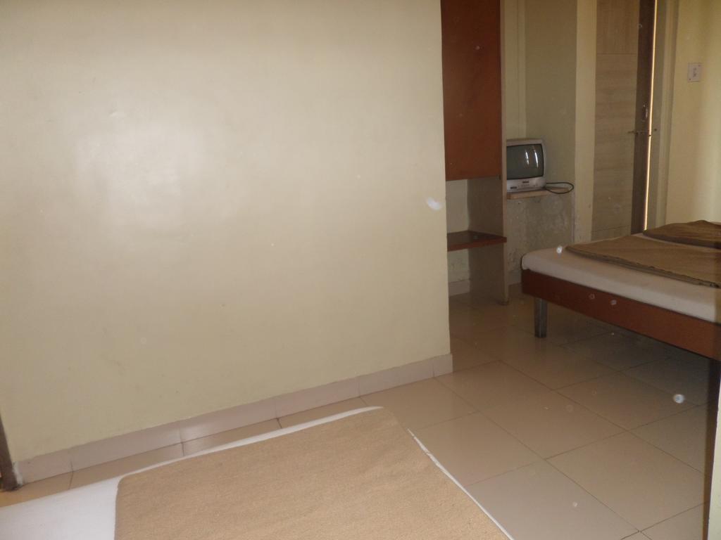 Hotel Sai Ratna Nashik Exteriör bild