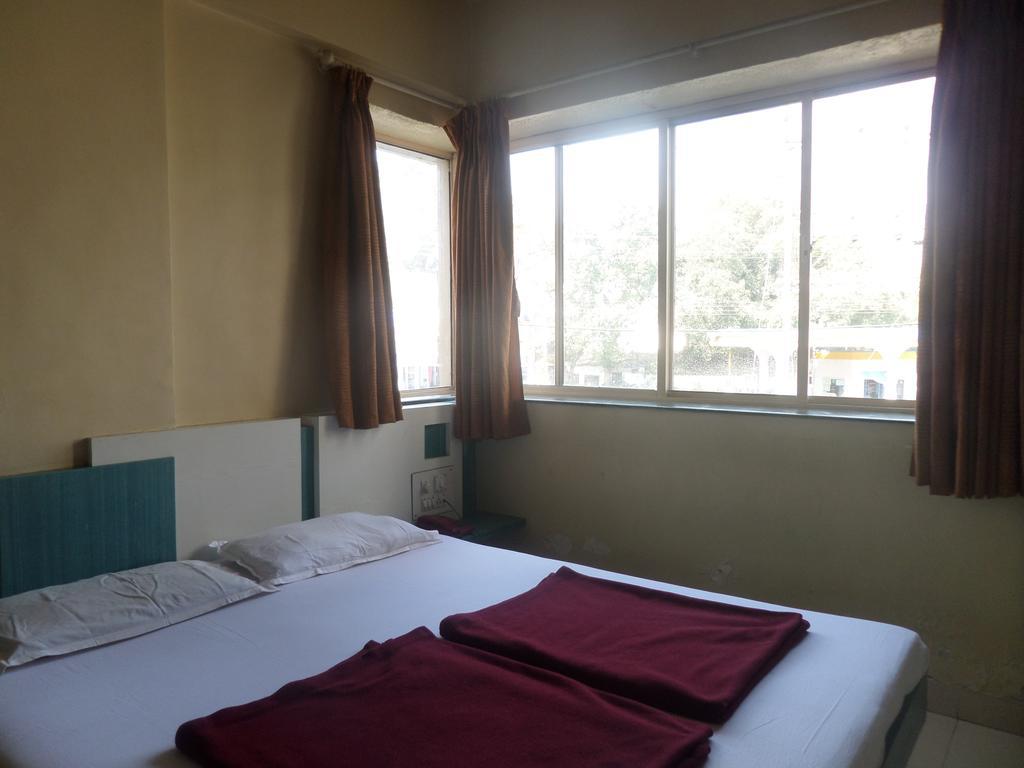Hotel Sai Ratna Nashik Exteriör bild